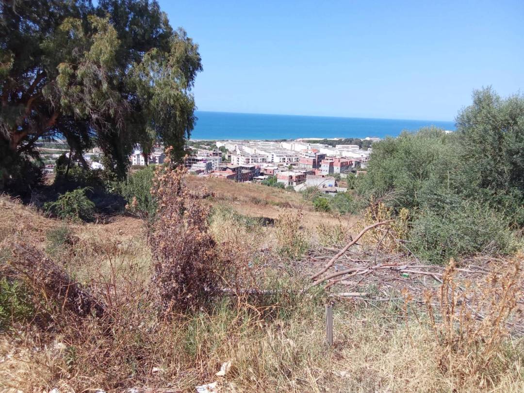 بيع قطع ارضية صالحة للبناء
