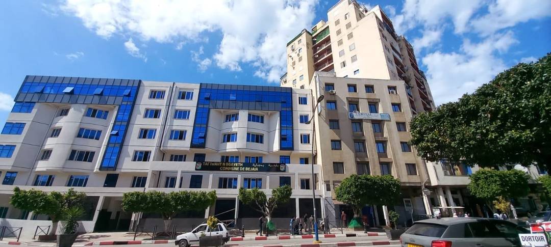 VENTE SUPERBE 4 PIÈCES 118 M² BALCONS, VUE SUR MER, BEJAIA VILLE