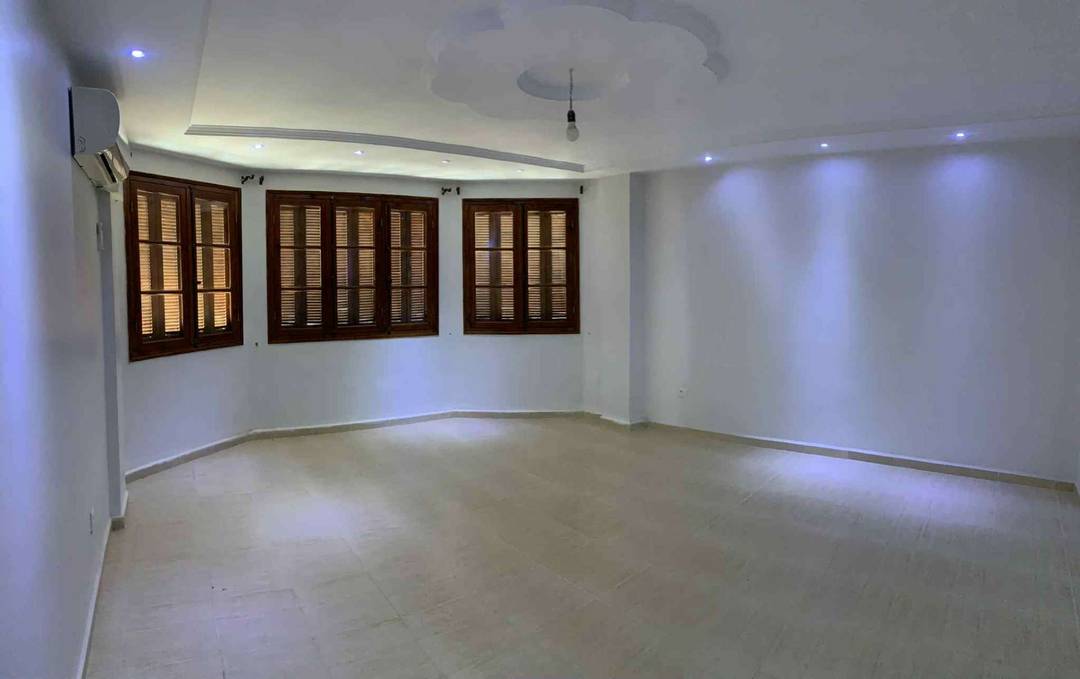 A vendre un jolie F4 de 130 m2 à la résidence ICOSIUM plateau Ouled Fayet 