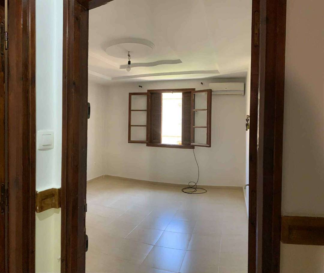 A vendre un jolie F4 de 130 m2 à la résidence ICOSIUM plateau Ouled Fayet 