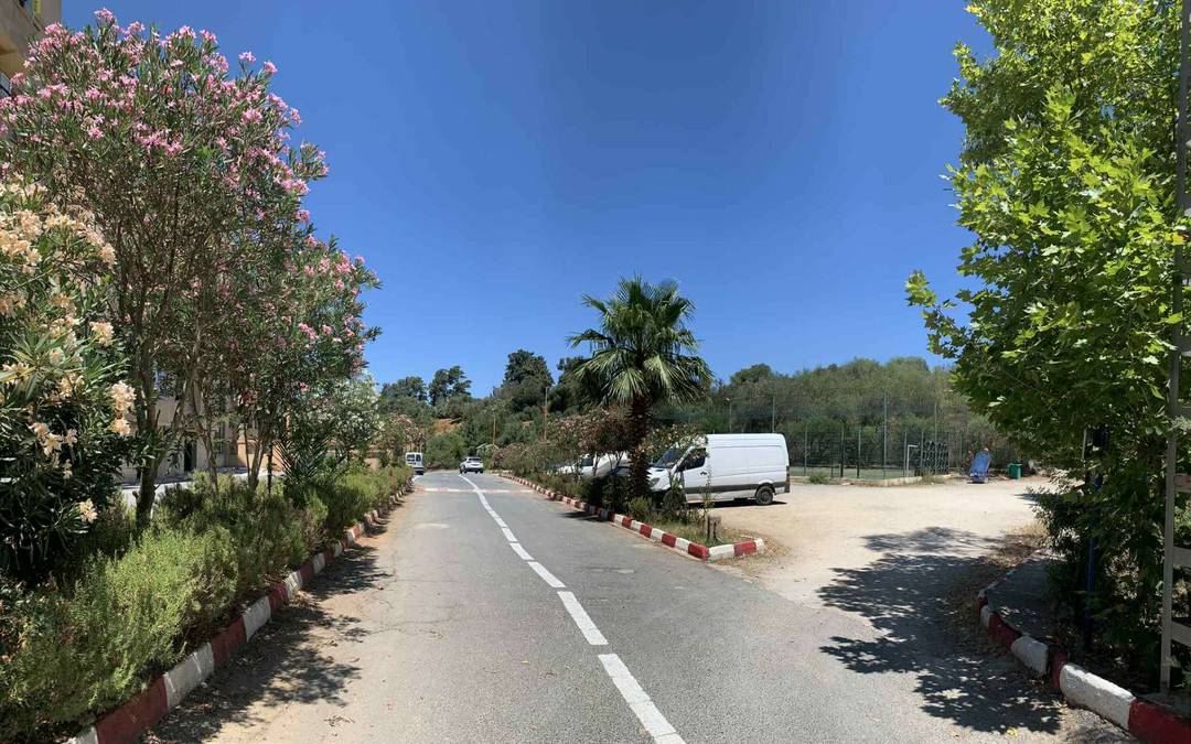 A vendre un jolie F4 de 130 m2 à la résidence ICOSIUM plateau Ouled Fayet 