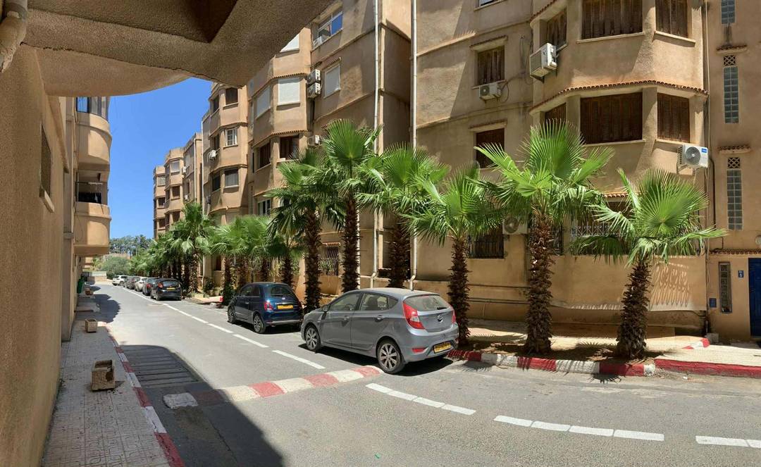 A vendre un jolie F4 de 130 m2 à la résidence ICOSIUM plateau Ouled Fayet 