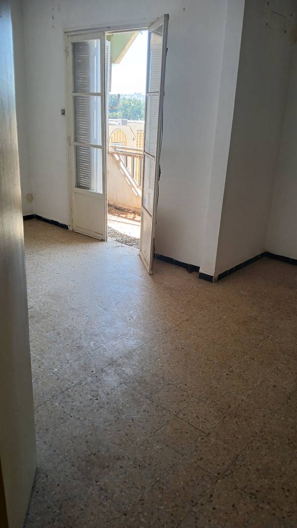Vends F4 102 m2 bouchaoui centre