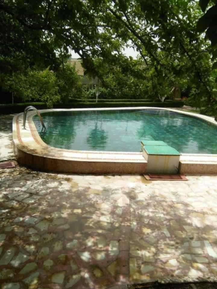 Villa avec piscine et grand jardin à Ouled Rahmoune