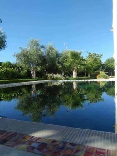 Villa avec piscine et grand jardin à Ouled Rahmoune