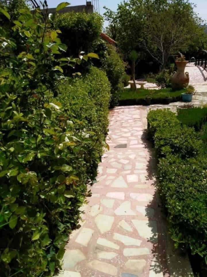 Villa avec piscine et grand jardin à Ouled Rahmoune