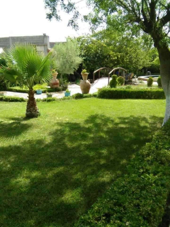 Villa avec piscine et grand jardin à Ouled Rahmoune