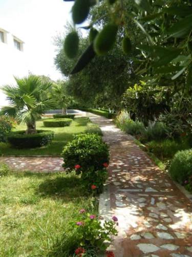 Villa avec piscine et grand jardin à Ouled Rahmoune