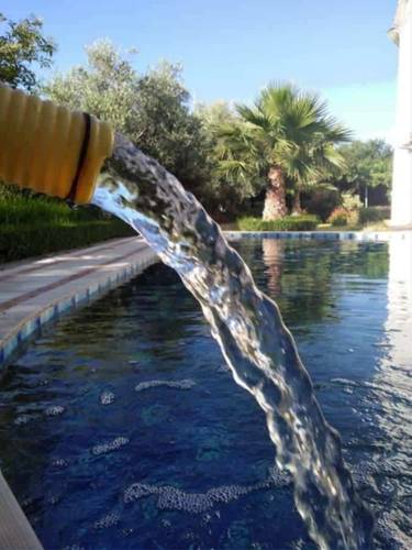Villa avec piscine et grand jardin à Ouled Rahmoune