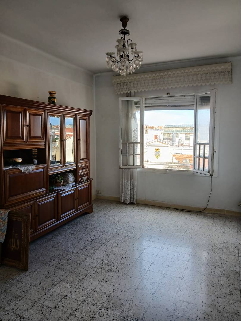 VENDS F3 ALGER CENTRE RUE DOCTEUR SAADANE 