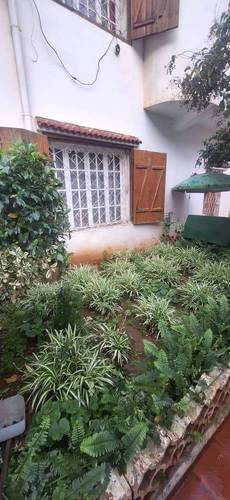 IMOVA Immobilier met en vente une superbe Villa - 300m² - 6.7 Milliards (Négociable) - Villa en angle (2 Façades)