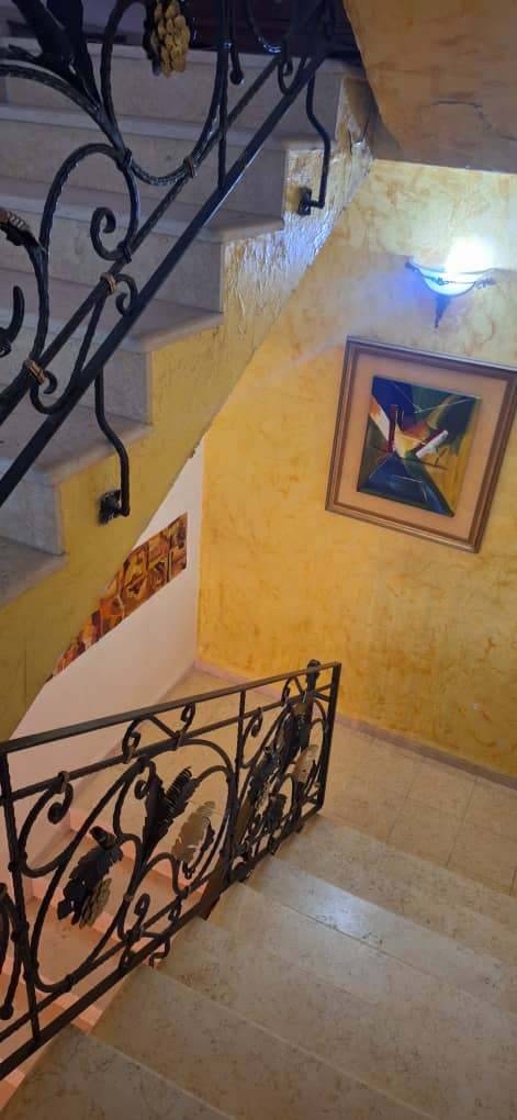 IMOVA Immobilier met en vente une superbe Villa - 300m² - 6.7 Milliards (Négociable) - Villa en angle (2 Façades)