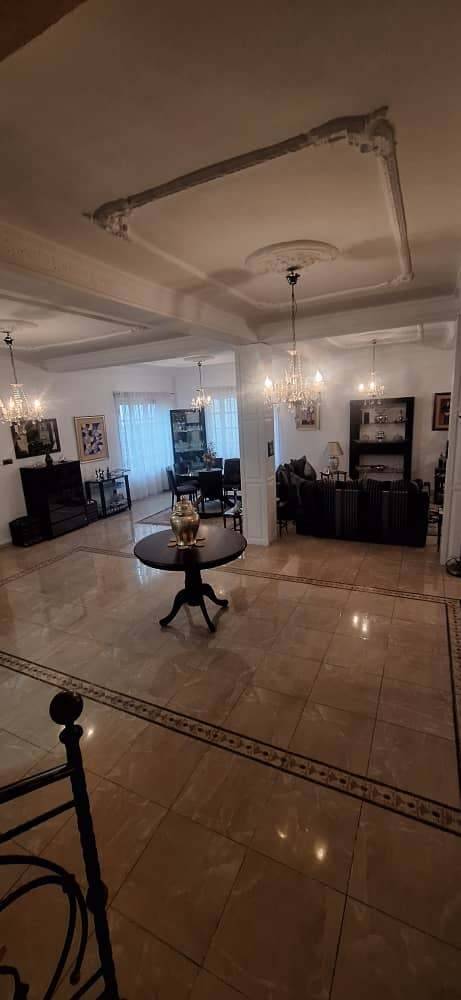 IMOVA Immobilier met en vente une superbe Villa - 300m² - 6.7 Milliards (Négociable) - Villa en angle (2 Façades)