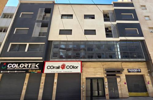 Des bureaux modernes spacieux open space avec ascenseur et parking sous-sol