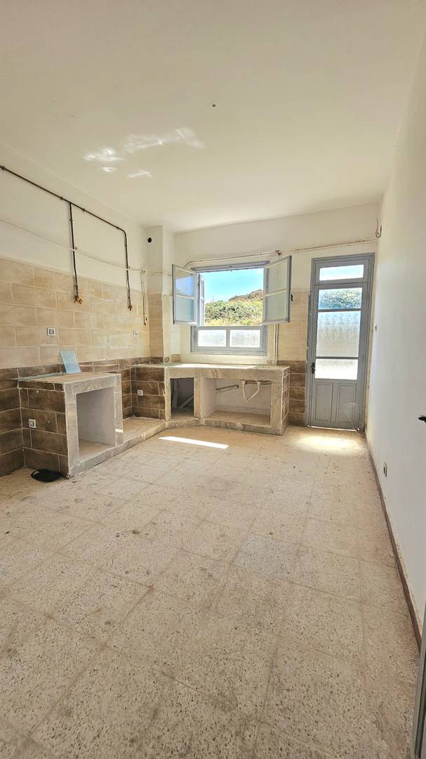 Appartement a vendre F4 centre-ville de Jijel