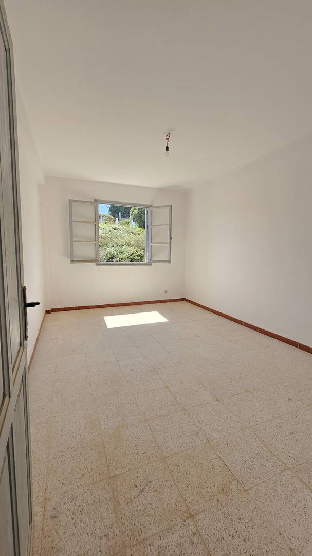 Appartement a vendre F4 centre-ville de Jijel