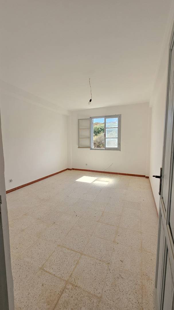 Appartement a vendre F4 centre-ville de Jijel