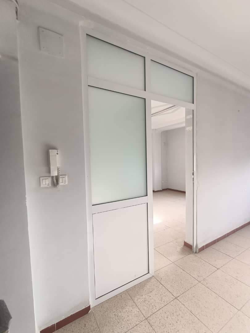 LOCATION ÉTAGE COMMERCIAL
