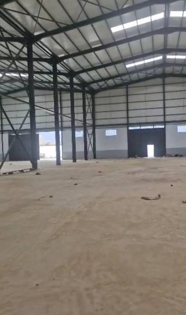 LOCATION HANGAR