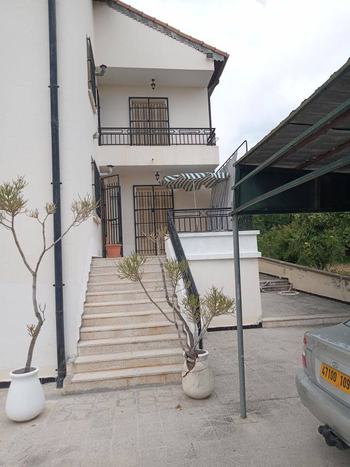 Villa à louer sur la route qui mène à targa,Russel , Béjaia