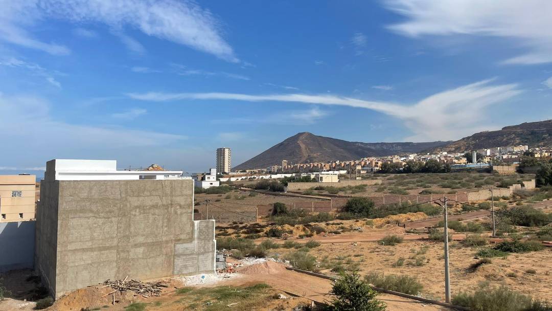 À vendre : Belle carcasse à Kharouba, Hai Salem, Mostaganem - Vue dégagée sur mer