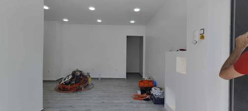 Local 27M² à Baraki