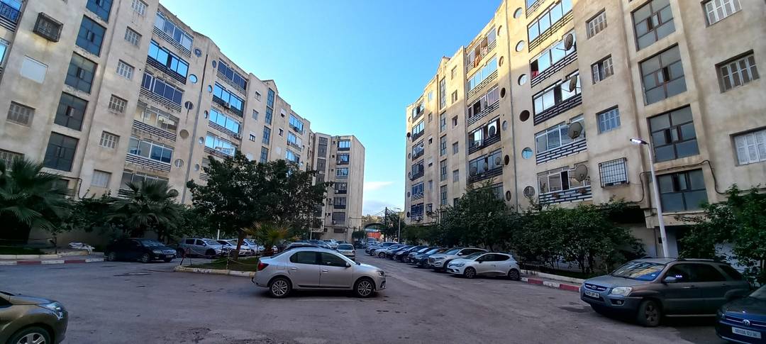 Vente superbe appartement F3 Bejaia ville.