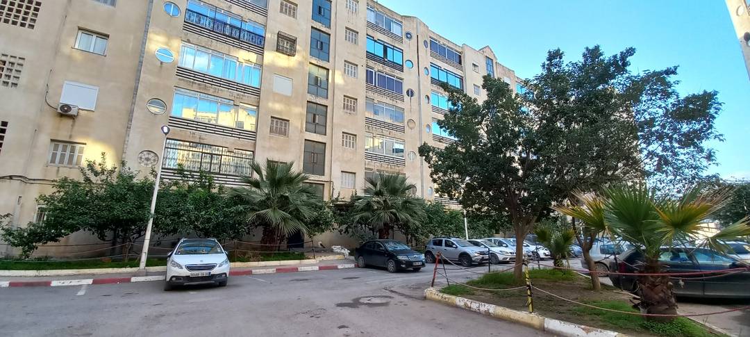 Vente superbe appartement F3 Bejaia ville.
