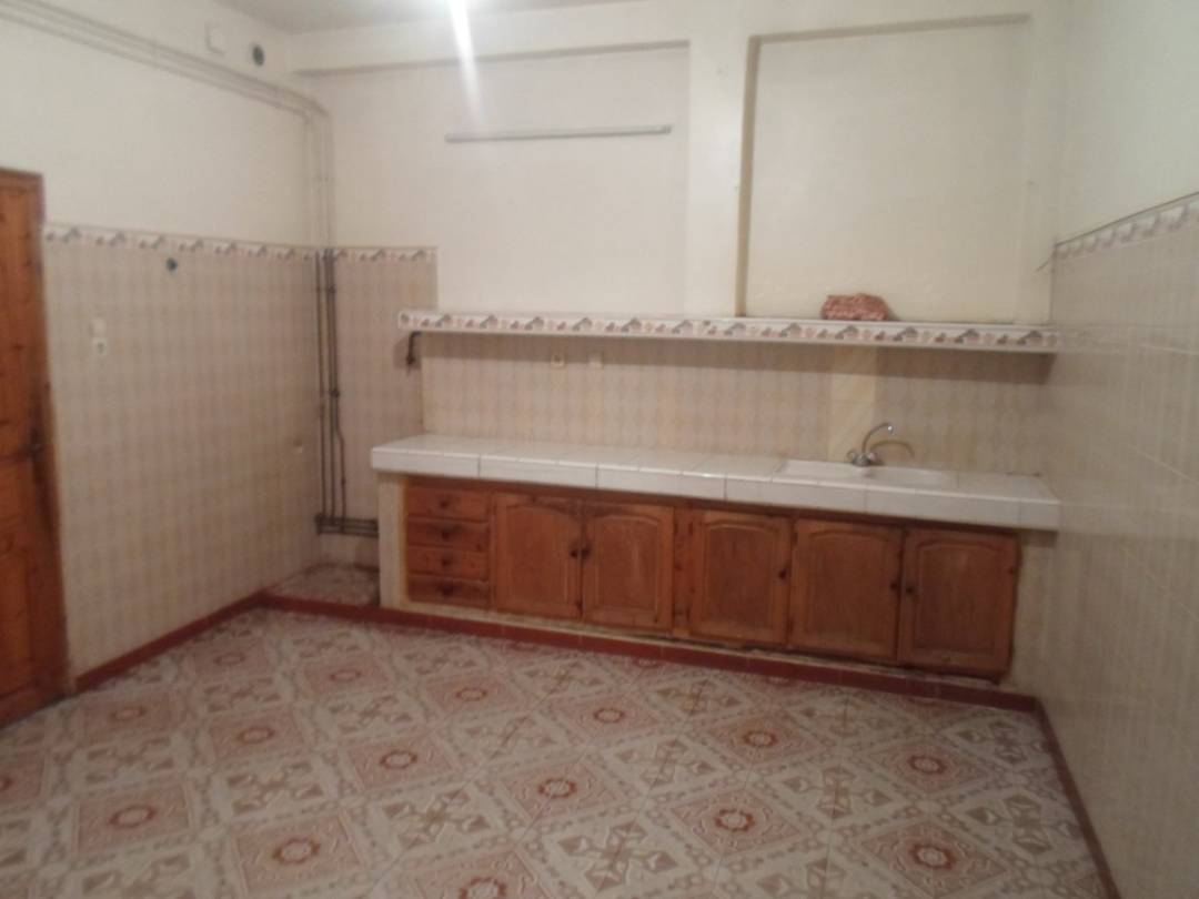Vend villa F6 126m² r+2 acte+L.F à El-Makkari Oran