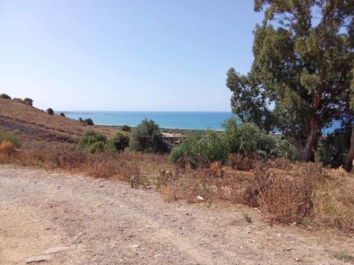 بيع قطع ارضية صالحة للبناء