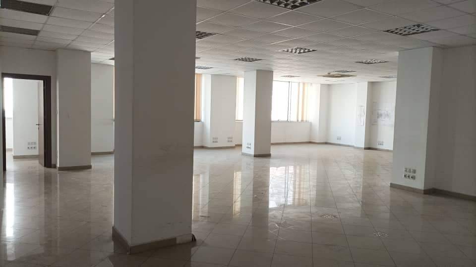 LOCATION VILLA R+4 COMMERCIAL
