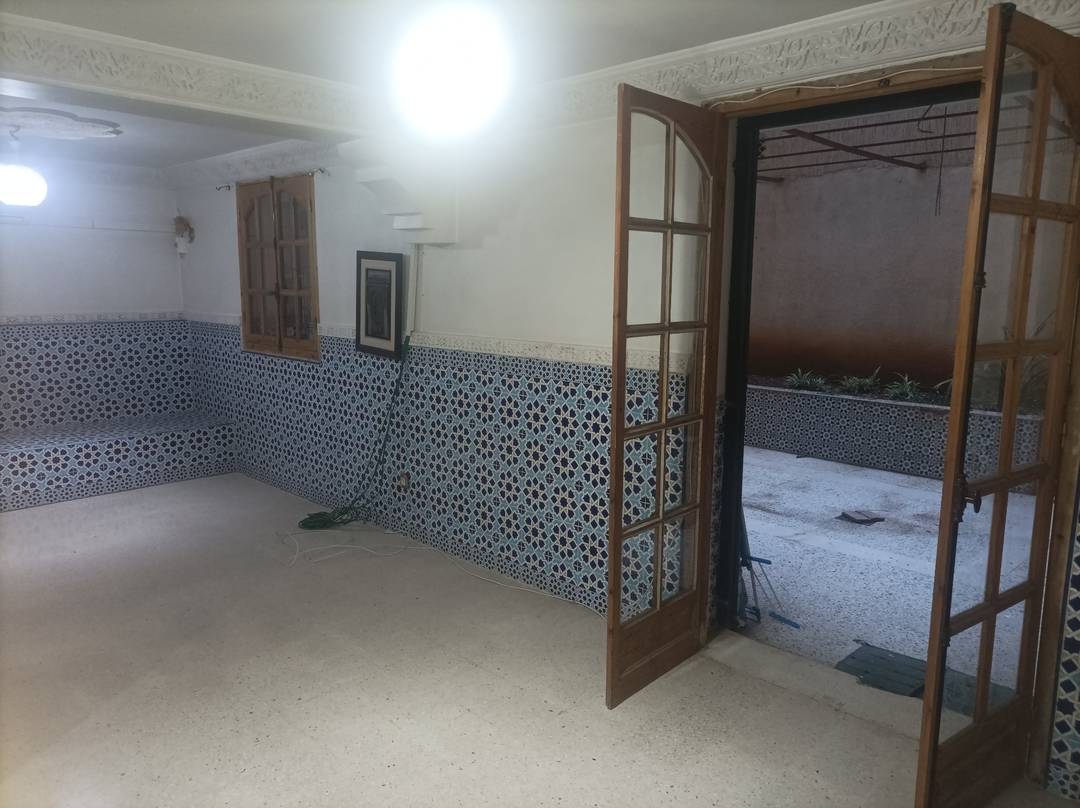 LOCATION NIVEAU DE VILLA COMMERCIAL