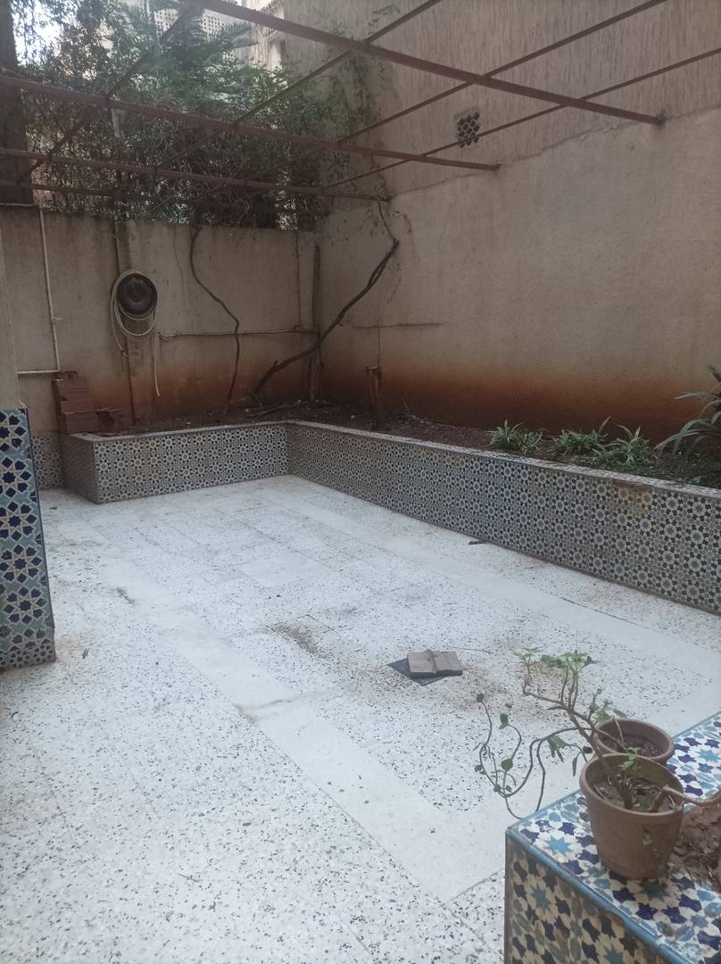 LOCATION NIVEAU DE VILLA COMMERCIAL