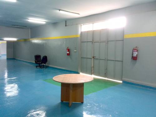 Bureaux . Local commercial . Hangar. Parc