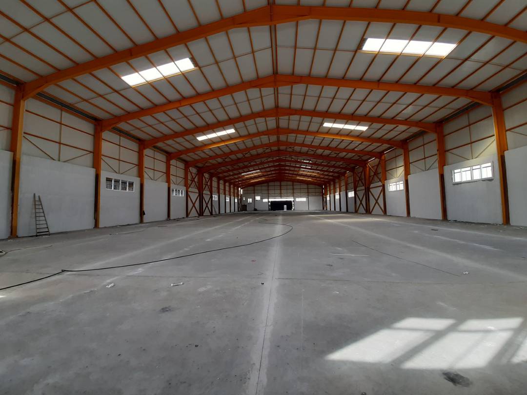 Dar Edounia loue à Zaouia Beni Tamou un Hangar de : 2800 M² couvert (en panneaux sandwichs) 