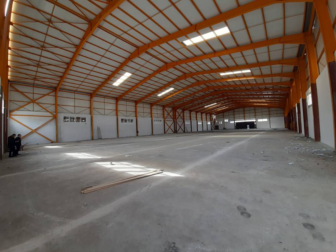 Dar Edounia loue à Zaouia Beni Tamou un Hangar de : 2800 M² couvert (en panneaux sandwichs) 