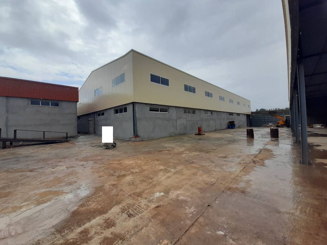 Loue à Ouled Fayet un hangar industriel 