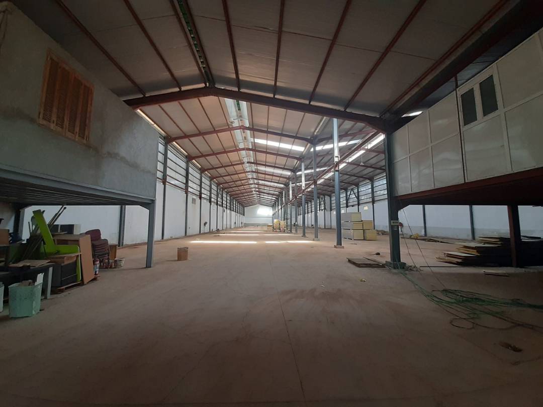 Dar Edounia loue à Guerrouaou (Blida) un Hangar de : 5000 M² couvert (en panneaux sandwichs) 
