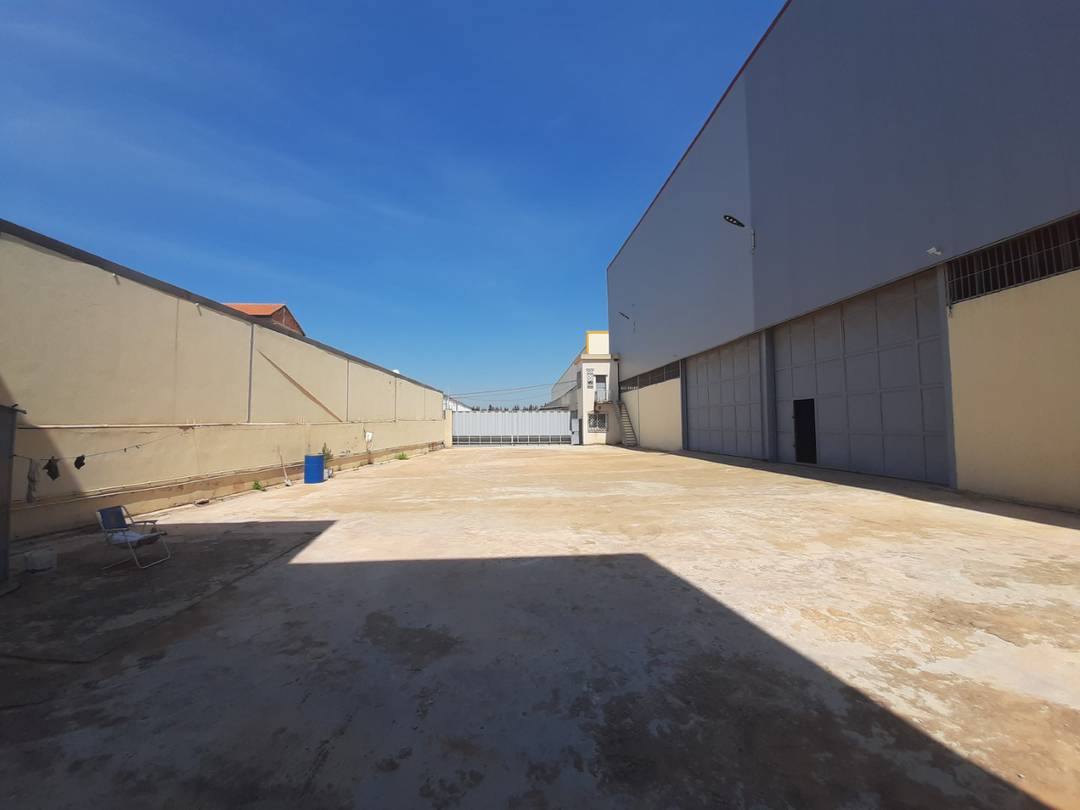 Dar Edounia loue à Beni Tamou (Blida) un Hangar de : 2700 M² couvert (en panneaux sandwichs)
