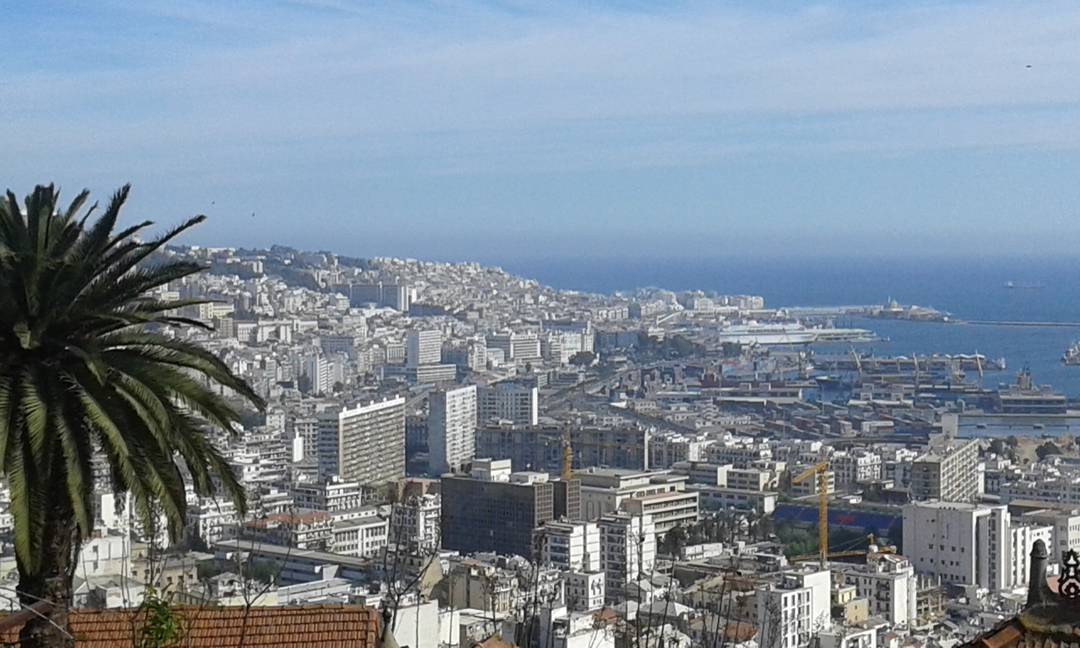 Location Niveau de villa avec piscine a El Mouradia