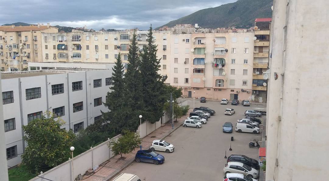 Appartement à Vendre à Bejaia Pas Cher