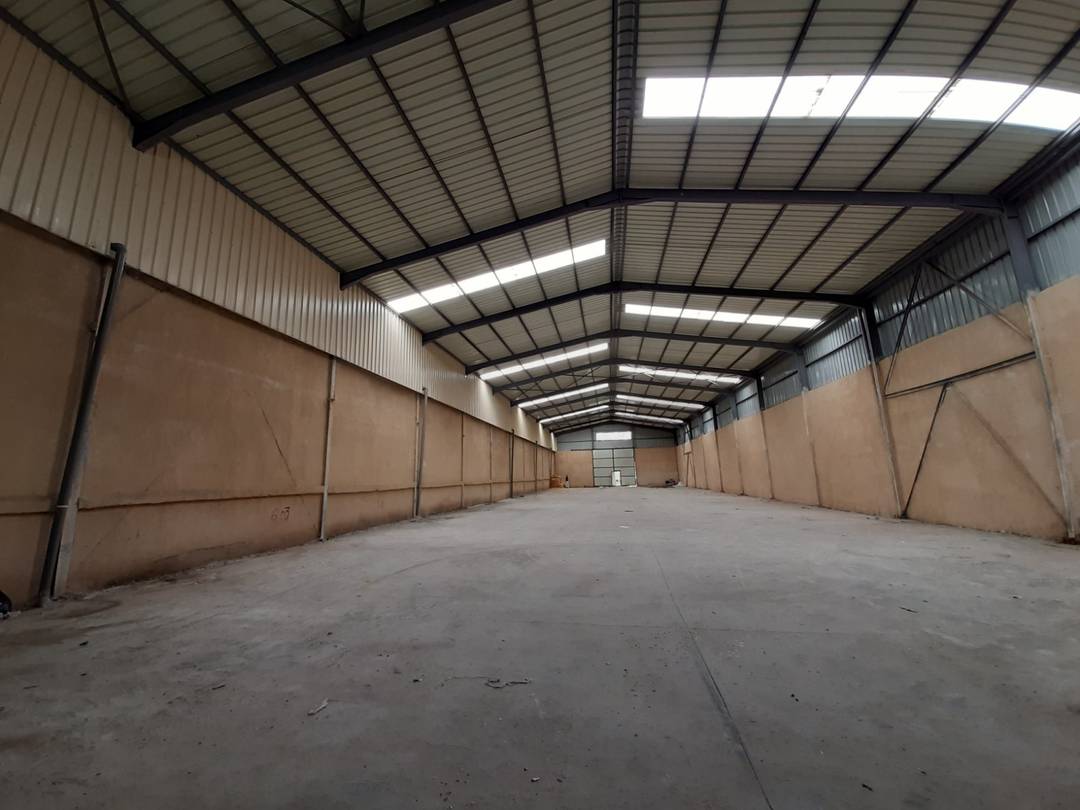 Agence loue à Sidi Moussa un Hangar Industriel de 1200 M² couvert (en panneaux charpente métallique) 