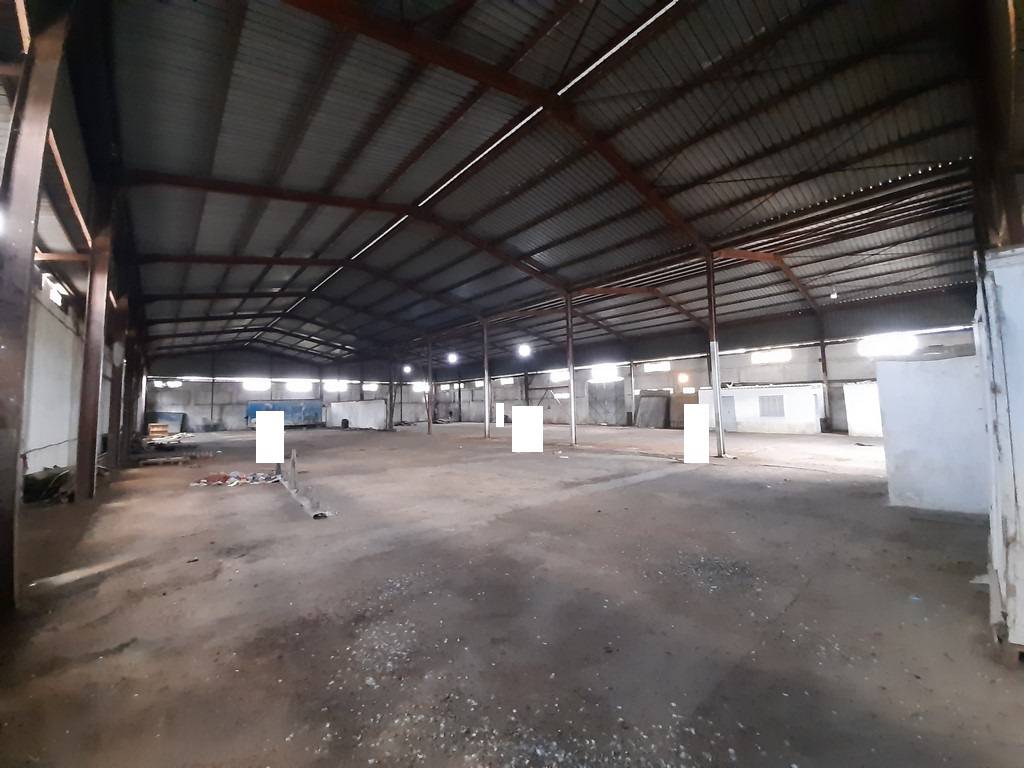 Agence loue à la zone industrielle d’Oued Semar un Hangar de : 1600 M² couvert (en charpente métallique)