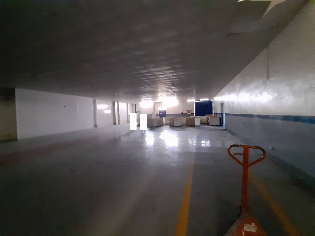 Agence loue à la zone industrielle de Oued Semar un Hangar de : 1800 M² couvert (en panneaux sandwichs)
