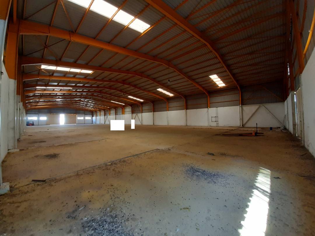 Agence loue à Soumaa (Blida) un Hangar de : 3000 M² couvert