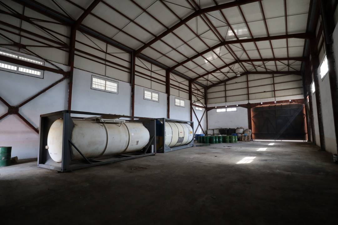 Agence loue à zone industrielle atlas de blida un hangar de 500 m²