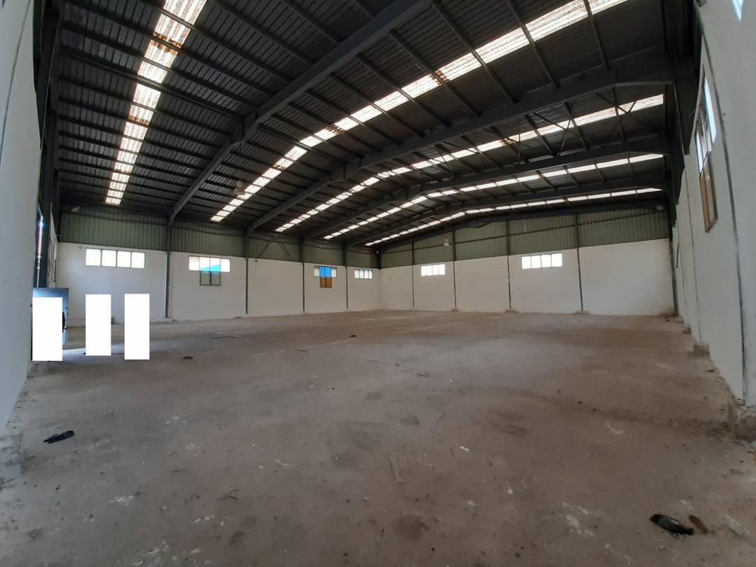 Agence loue à la zone industrielle de Beni Mered un Hangar de : 900 M² couvert