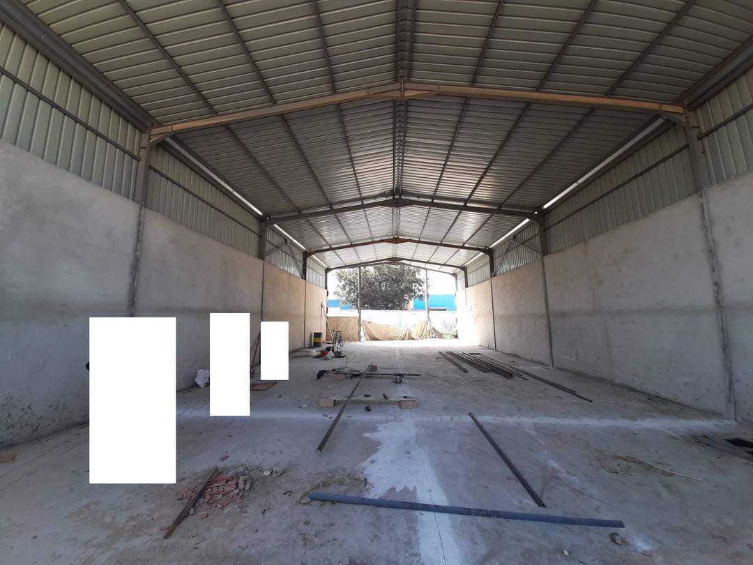 Agence loue à Boufarik (Ben Hamdane) un Hangar de : 300 M² couvert (en panneaux sandwichs) bord de route principale