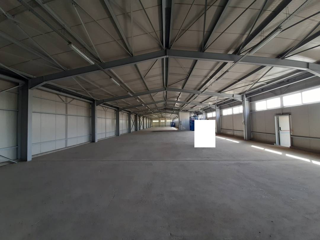 Agence loue à la zone d'activité de Beni Mered un hangar de : 1800 M² (sur 2 niveaux) 
