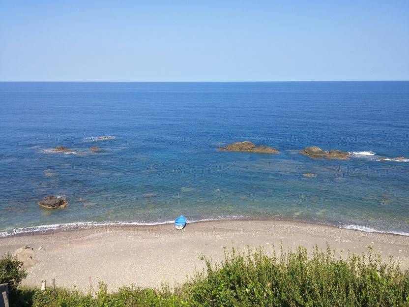 location Studio et F3 pieds dans l'eau a Tighremt, Bejaia.